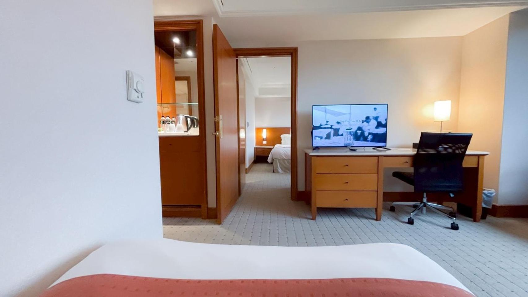 Hione Holiday Hotel Taipei Bagian luar foto