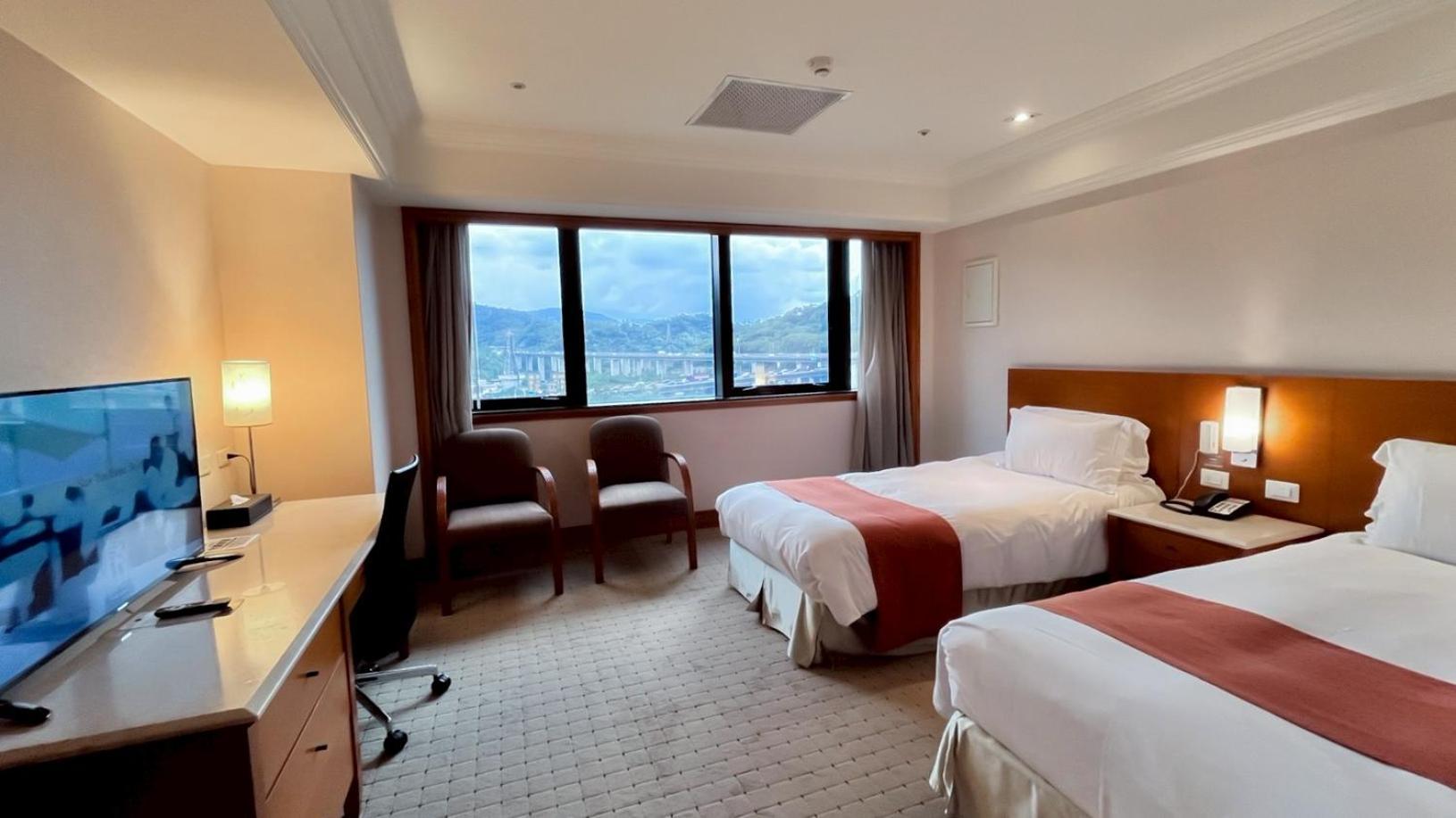 Hione Holiday Hotel Taipei Bagian luar foto